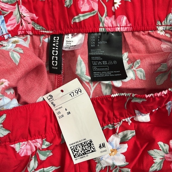 NWT H&M / Divided Floral Flowy Shorts - Picture 4 of 5